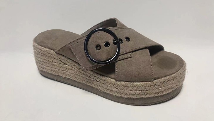 Fashion ring buckle thick base sandals manufacture