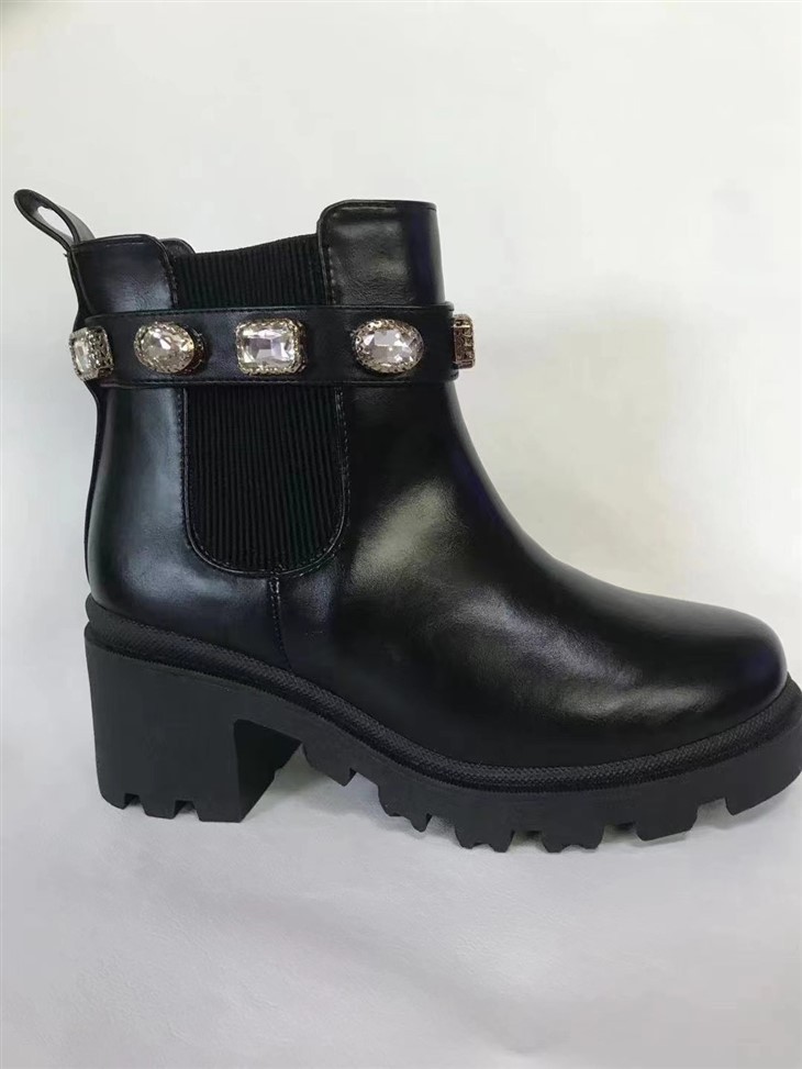 Heading boots in black band drills manufacture